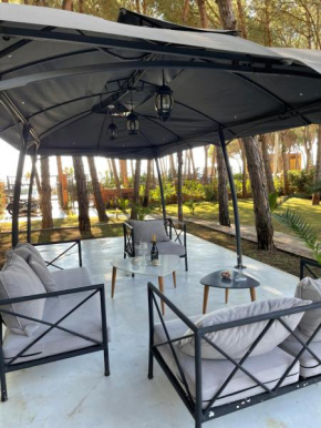 Cheerful 3 bedroom beachfront villa with parking